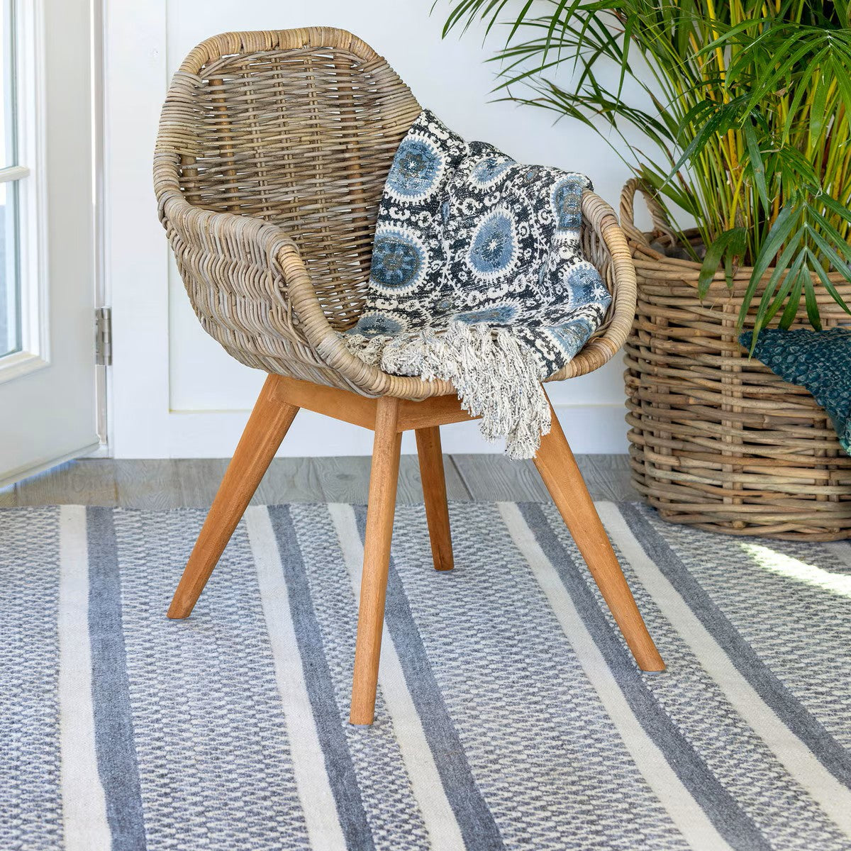 Indoor/Outdoor Geometric Stripe Rug, 5' x 8'